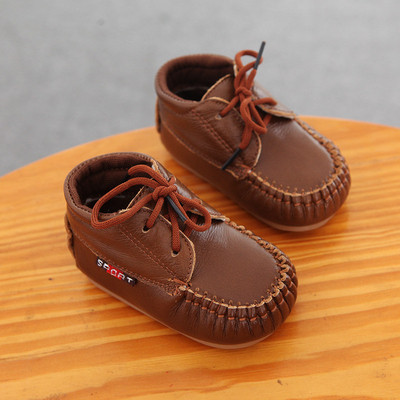 Бебешки кожени обувки с външен шев