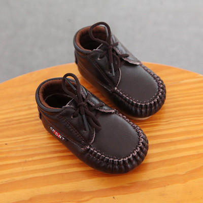 Бебешки кожени обувки с външен шев