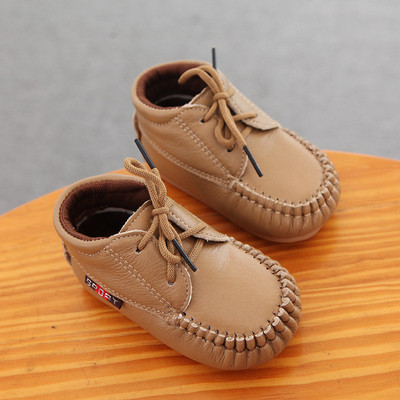 Бебешки кожени обувки с външен шев