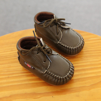 Бебешки кожени обувки с външен шев