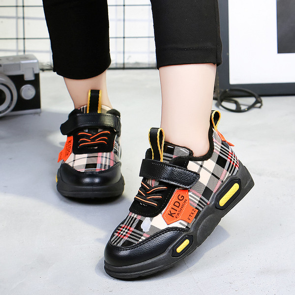 Παοιδικά  πάνινα παπούτσια για αγόρια σε τρία χρώματα