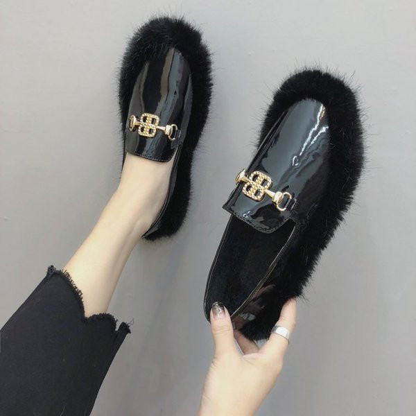 Női modern mokaszin pehely fehér és fekete színben