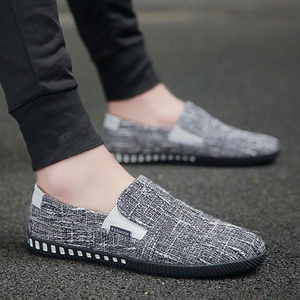 Stílusos mokaszinok férfiaknak különböző színekben