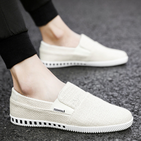 Stílusos mokaszinok férfiaknak különböző színekben