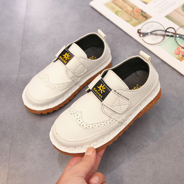 Κομψά παιδικά υποδήματα από οικολογικό δέρμα με εφαρμογή σε τρία χρώματα