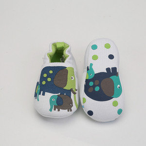 Παιδικά παπούτσια με διαφορετικές εκτυπώσεις