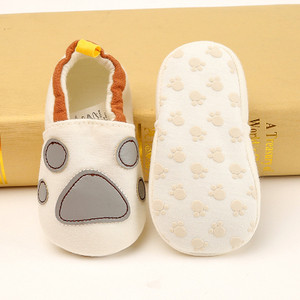 Παιδικά παπούτσια με διαφορετικές εκτυπώσεις