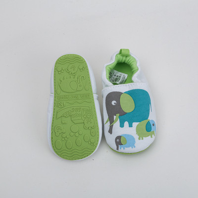 Παιδικά παπούτσια με διαφορετικές εκτυπώσεις