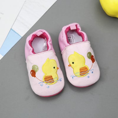 Παιδικά παπούτσια με διαφορετικές εκτυπώσεις