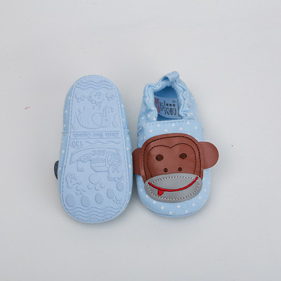 Παιδικά παπούτσια με διαφορετικές εκτυπώσεις