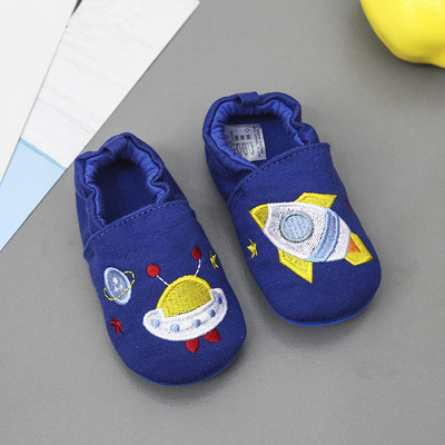 Παιδικά παπούτσια με διαφορετικές εκτυπώσεις