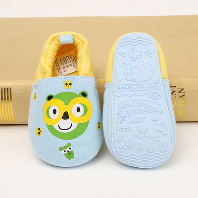 Παιδικά παπούτσια με διαφορετικές εκτυπώσεις