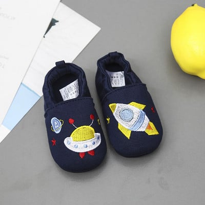 Παιδικά παπούτσια με διαφορετικές εκτυπώσεις