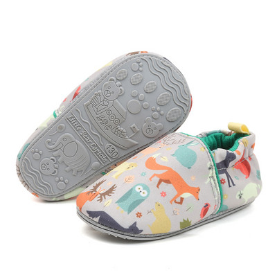 Παιδικά παπούτσια με διαφορετικές εκτυπώσεις