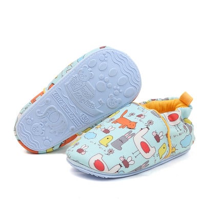 Παιδικά παπούτσια με διαφορετικές εκτυπώσεις