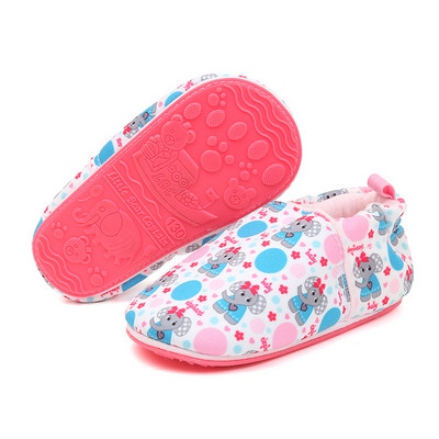 Παιδικά παπούτσια με διαφορετικές εκτυπώσεις