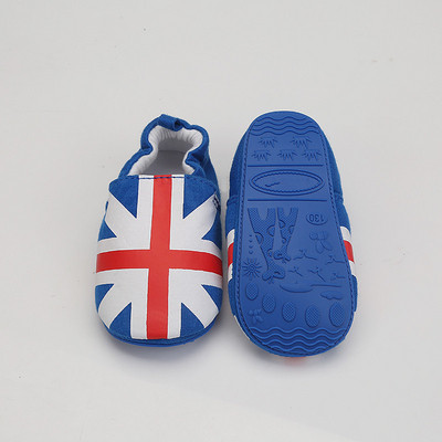 Παιδικά παπούτσια με διαφορετικές εκτυπώσεις