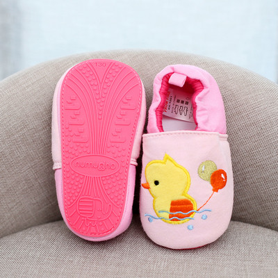 Παιδικά υποδήματα με κεντήματα