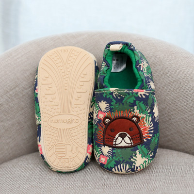 Παιδικά υποδήματα με κεντήματα