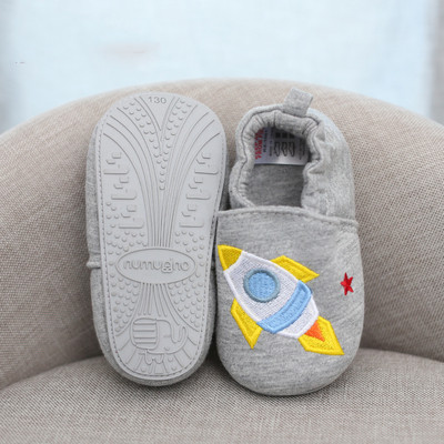 Παιδικά υποδήματα με κεντήματα