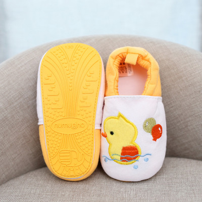 Παιδικά υποδήματα με κεντήματα