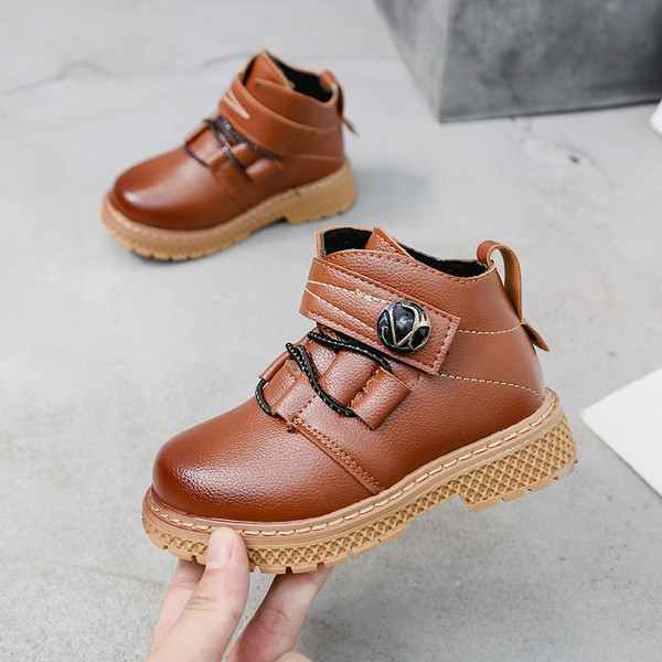 Παιδικές μπότες  για αγόρια σε τρία χρώματα