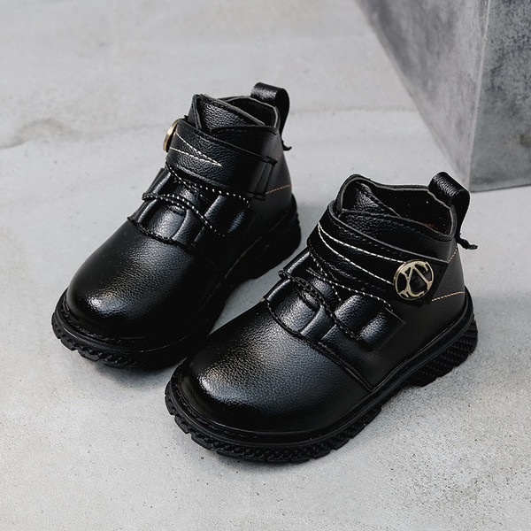 Παιδικές μπότες  για αγόρια σε τρία χρώματα