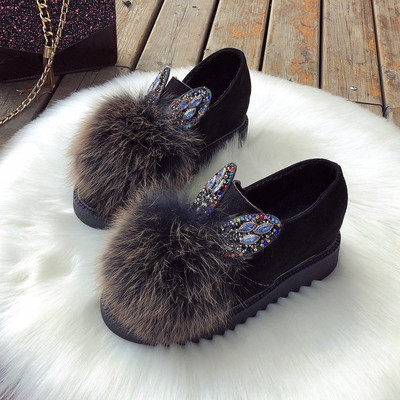 Μοντέρνα γυναικεία μοκασίνια με τρισδιάστατο στοιχείο και χνούδι σε τρία χρώματα