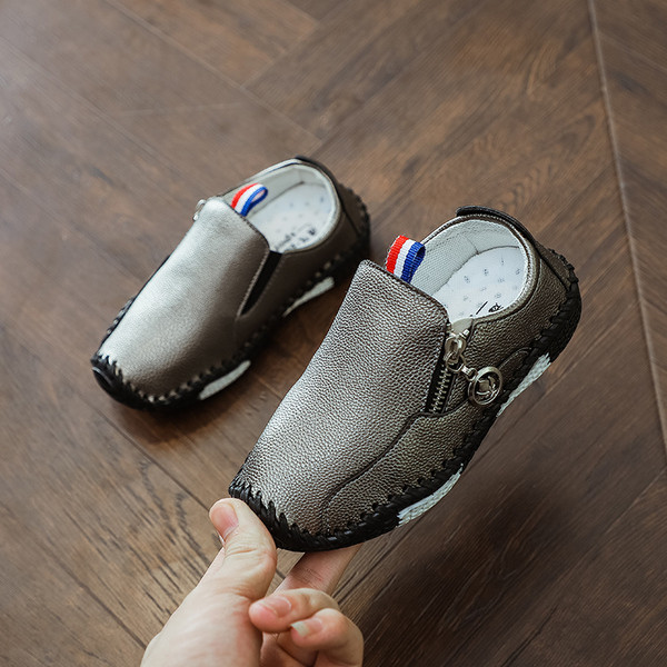 Κομψά παιδικά μοκασίνια για αγόρια με φερμουάρ σε τρία χρώματα