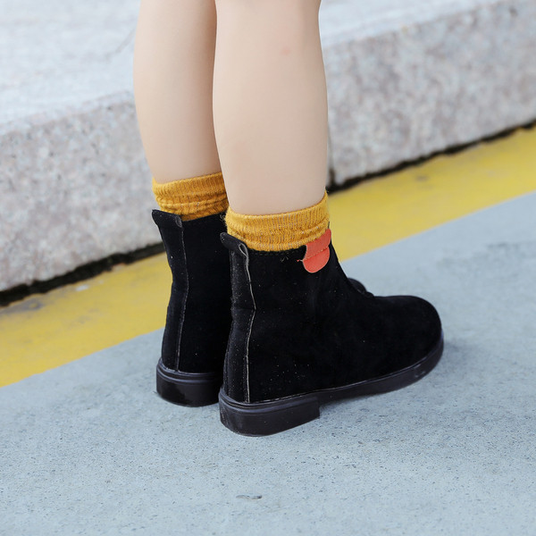 Többféle színben cipzáras alkalmi gyerekcsizma lányoknak