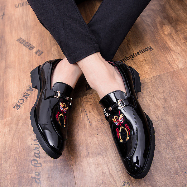 ΝΕΑ Κομψά ανδρικά λουστρίν μοκασίνια σε μαύρο χρώμα με εφαρμογές