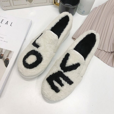 Γυναικεία μοκασίνια σε λευκό και μαύρο χρώμα