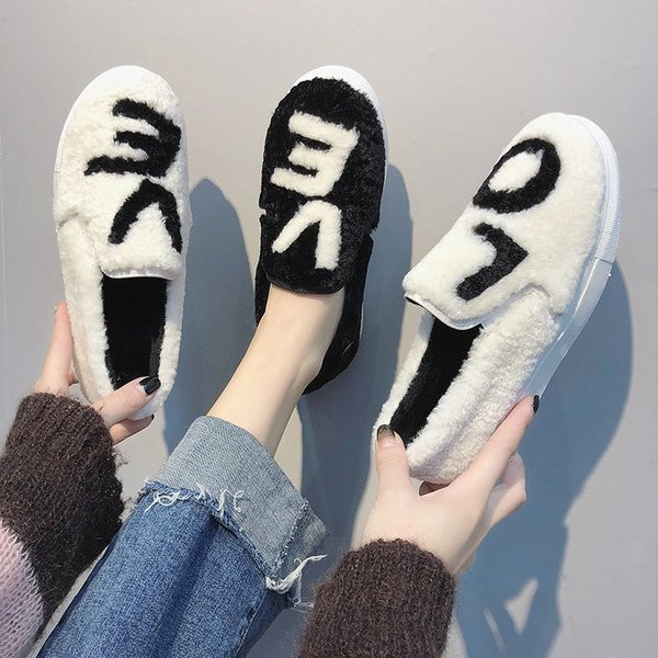 Γυναικεία μοκασίνια σε λευκό και μαύρο χρώμα