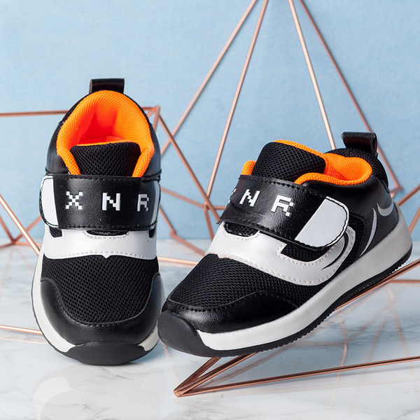 Baba tornacipő három színben felirattal