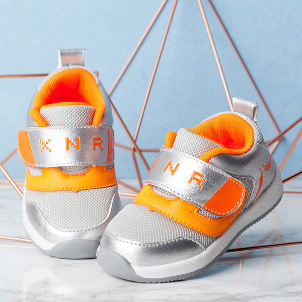 Baba tornacipő három színben felirattal