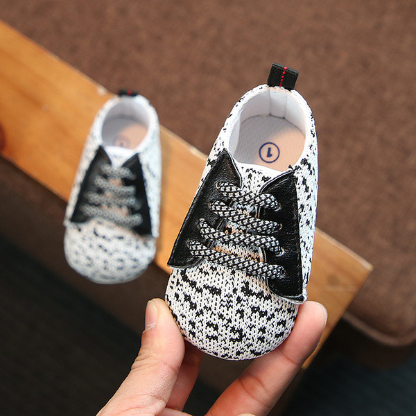 Бебешки ежедневни обувки в три цвята