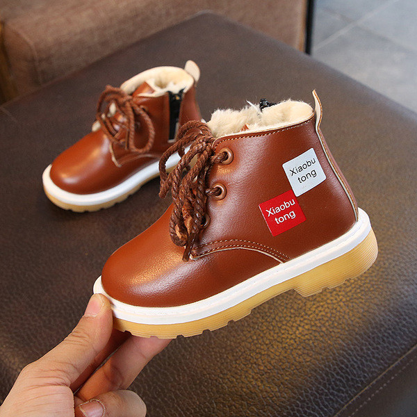 Καθημερινές  παιδικές μπότες α οικολογικά δερμάτιναγια  αγόρια με επιγραφές σε διάφορα χρώματα