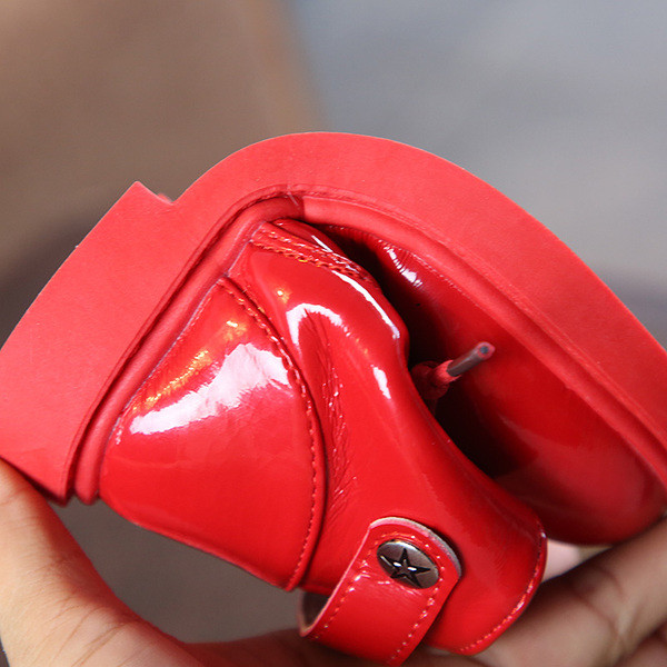 Παιδικές μπότες με δεσμούς σε διάφορα χρώματα