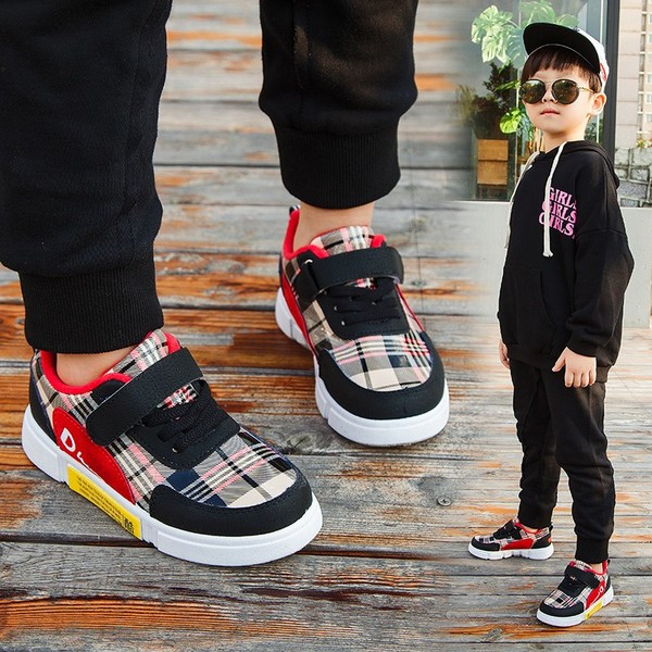 Καθημερινά παιδικά πάνινα παπούτσια για αγόρια με επιγραφές σε διάφορα χρώματα