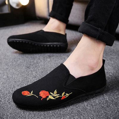 Κομψά μοκασίνια για άνδρες με διαφορετικές εφαρμογές