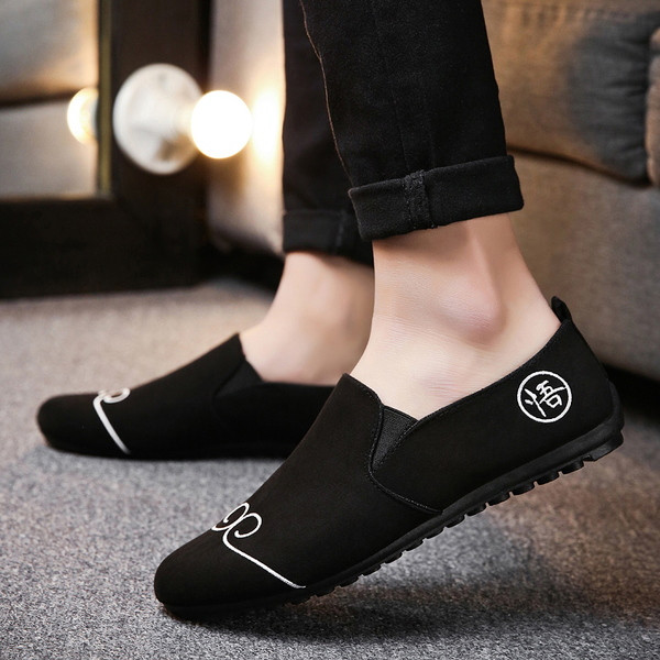 Κομψά μοκασίνια για άνδρες με διαφορετικές εφαρμογές