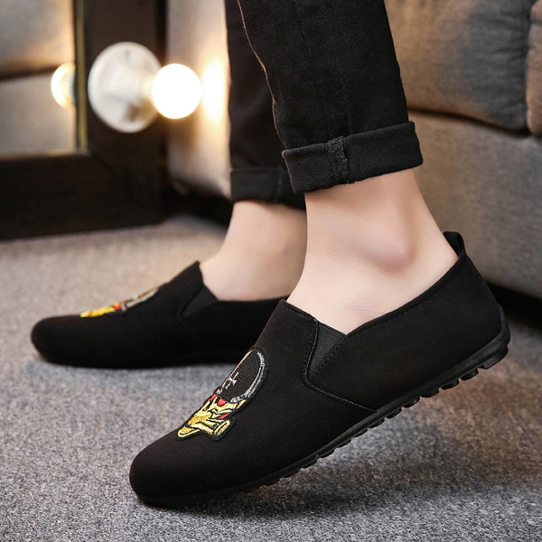 Κομψά μοκασίνια για άνδρες με διαφορετικές εφαρμογές
