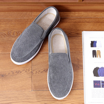 Modern férfi mokaszinok három színben