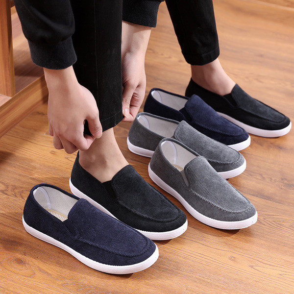 Modern férfi mokaszinok három színben