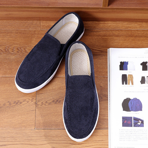 Modern férfi mokaszinok három színben