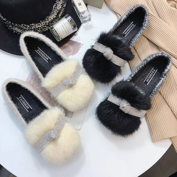 Stílusos női mokaszin pehelyszínnel fehér és fekete színben