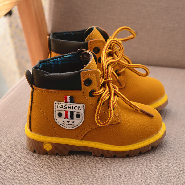 Παικές μπότες  για αγόρια με έμβλημα σε διάφορα χρώματα