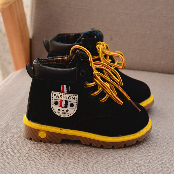 Παικές μπότες  για αγόρια με έμβλημα σε διάφορα χρώματα