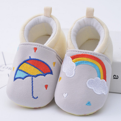 Бебешки буйки в светли цветове с бродерия