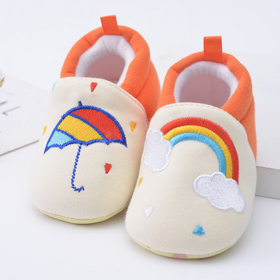 Бебешки буйки в светли цветове с бродерия